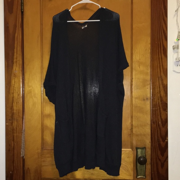 Black sweater - Picture 1 of 4